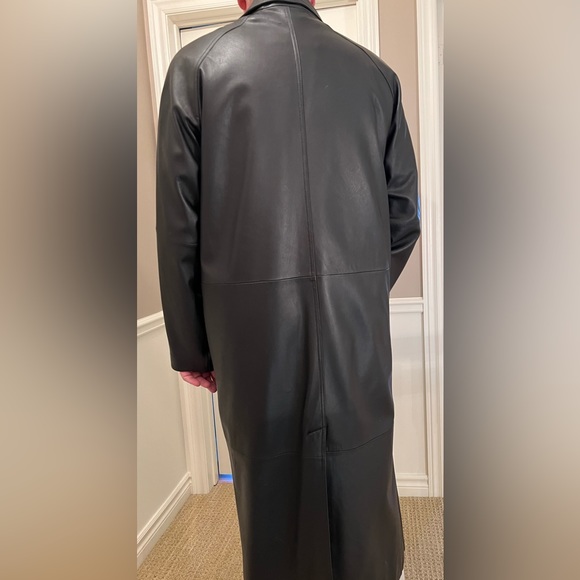Unique Men’s Full Length Leather Coat - Picture 4 of 8